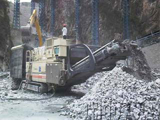 履帶移動破碎站